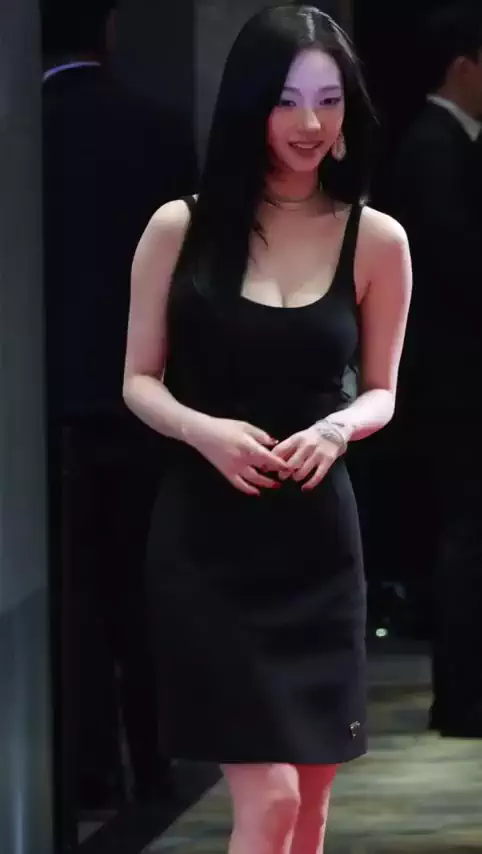 엄청난 모습으로 W코리아 자선행사에 참석한 에스파 카리나 .jpgif | 인스티즈