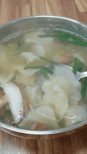 밤에 찬바람 부는 요즘 둘 중 더 땡기는 것은.GIF | 인스티즈