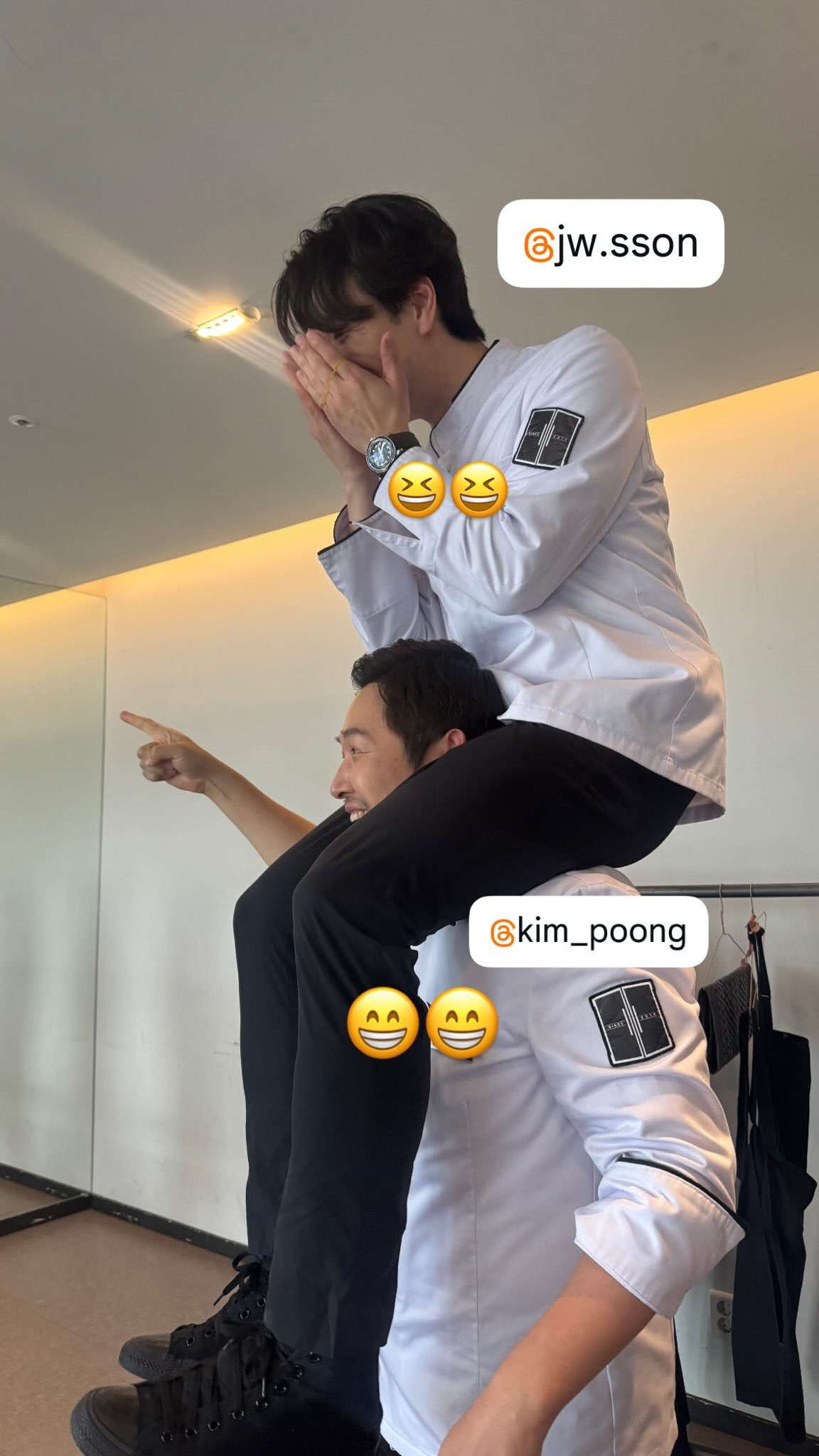 손종원 셰프 목마 태워주는 김풍.jpg | 인스티즈