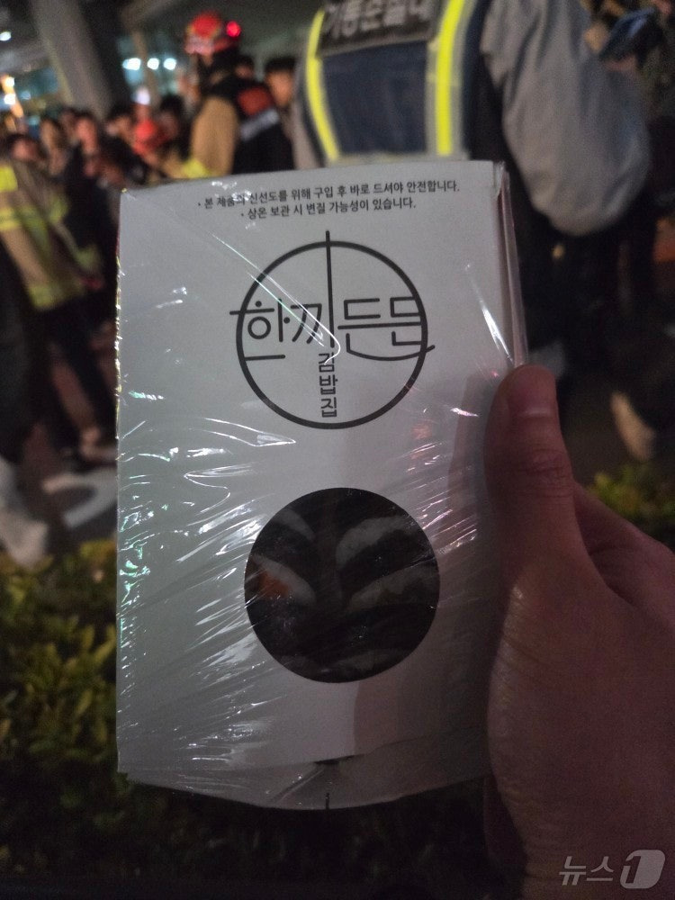 젠슨 황이 시민들에게 나눠준 저녁 식사 | 인스티즈