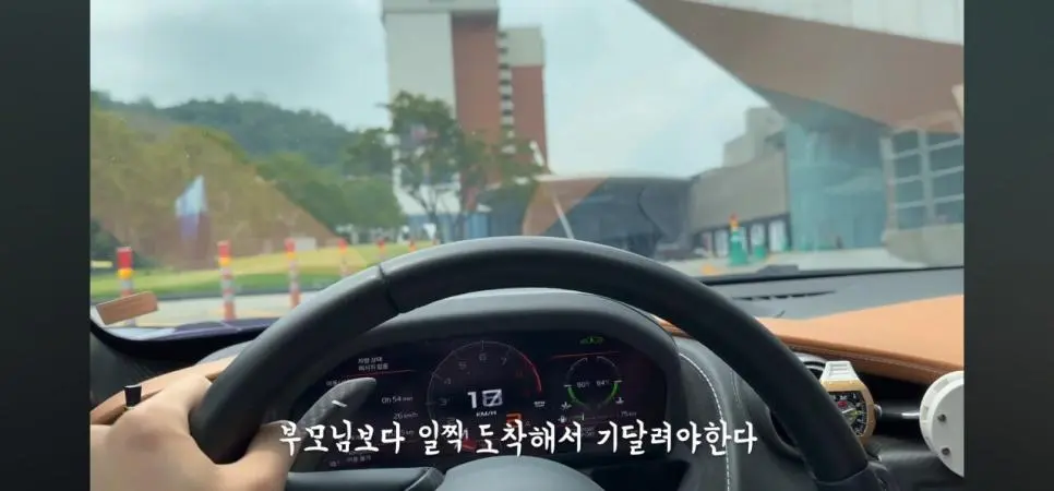 첫차로 5억짜리 차 선물받은 고3.jpg | 인스티즈