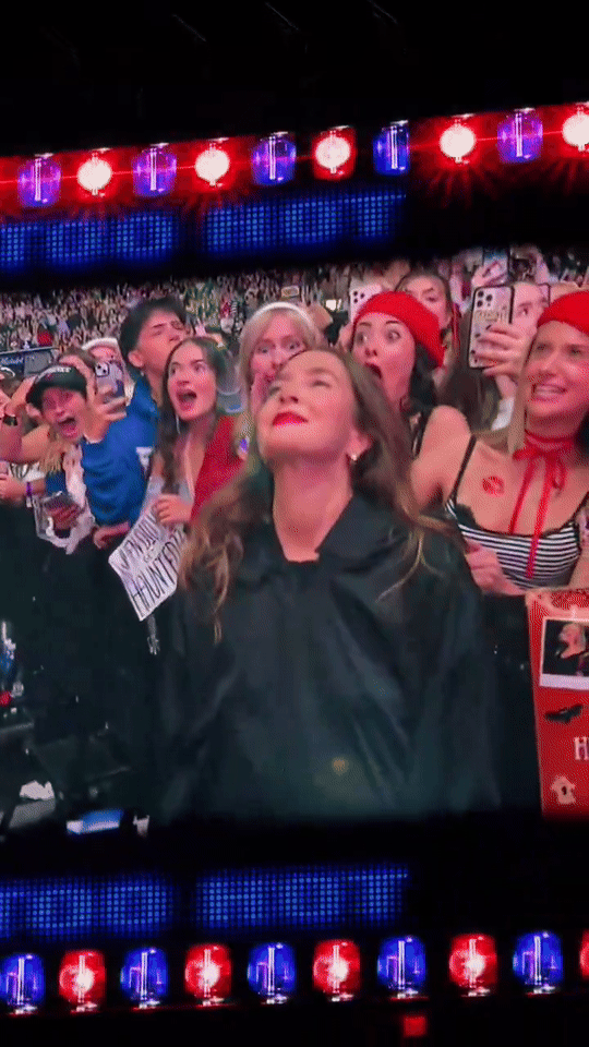 사브리나 카펜터 할로윈 콘서트 관객들 뒤집어진 이유.jpg | 인스티즈