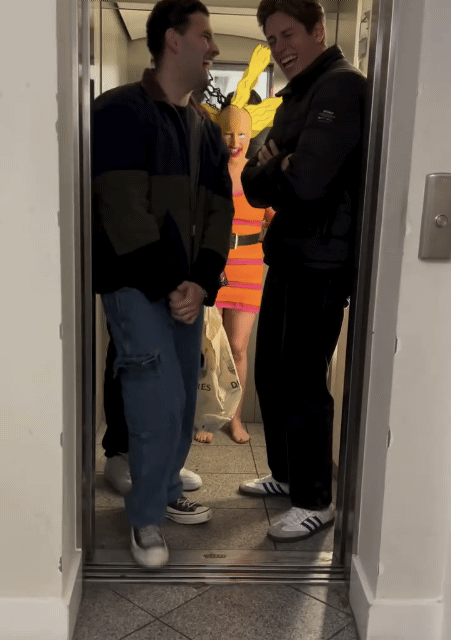 할로윈 분장 이따위로 했는데 엘리베이터에서 사람들 마주치면 어떡할래.gif | 인스티즈