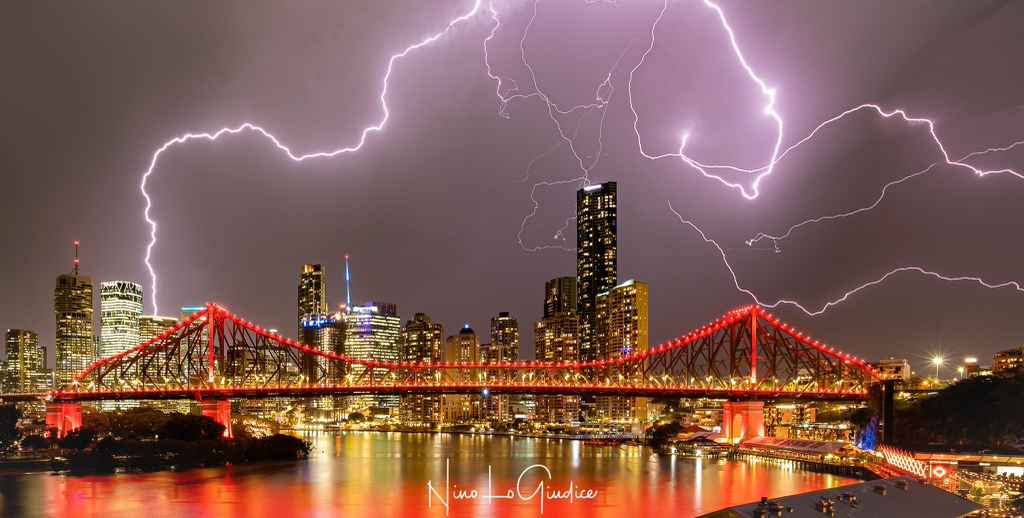 여러분들... 천둥번개 심하게 칠 때는 샤워도 하면 안된다는거... 아셨습니까? | 인스티즈
