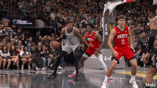 웸반야마 듀란트에게 인유어페이스덩크 + 아멘 탐슨 위로 클러치 페이더웨이.gif | 인스티즈