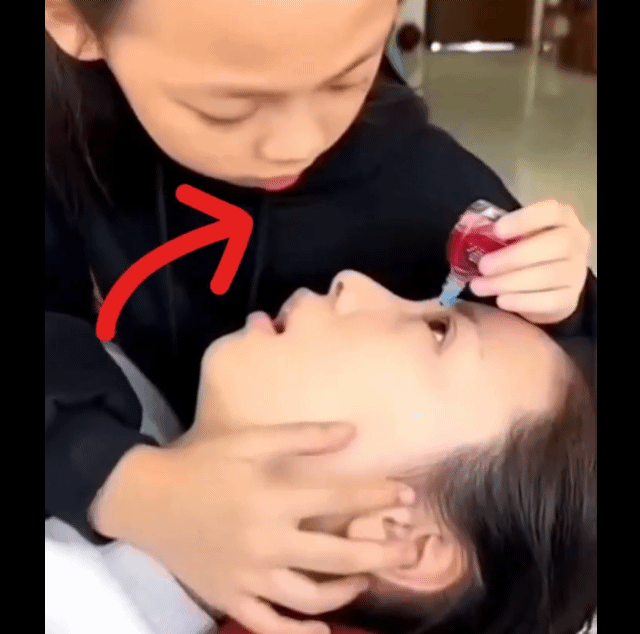 언니 눈에 안약넣어주기 | 인스티즈