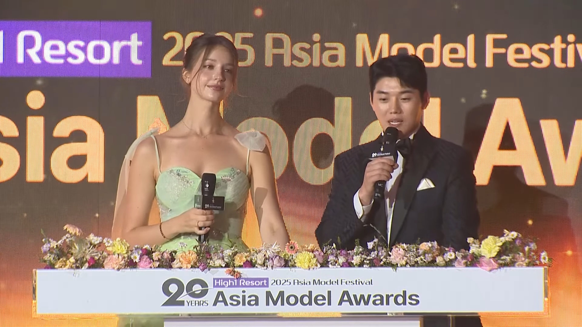 안젤리나 다닐로바 목 길이 근황 | 인스티즈