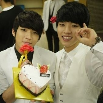 얼굴 인식되기 초반에 사람들이 구분 어려워했던 2세대 아이돌 | 인스티즈