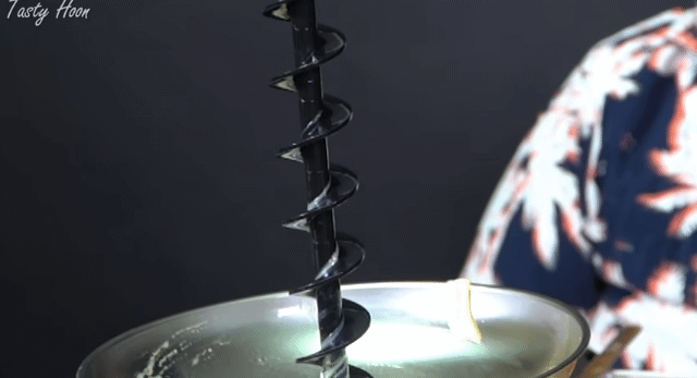 치즈분수하다가 치즈한테 개 쳐맞는 유투버 | 인스티즈