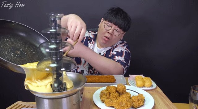 치즈분수하다가 치즈한테 개 쳐맞는 유투버 | 인스티즈