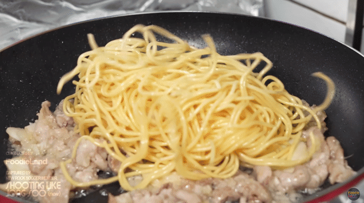 하루 400그릇 팔린다는 파스타.gif | 인스티즈