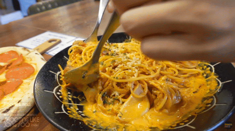 하루 400그릇 팔린다는 파스타.gif | 인스티즈