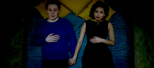 기계가 정해주는 사람과 강제로 연애를 해야 함 | 인스티즈