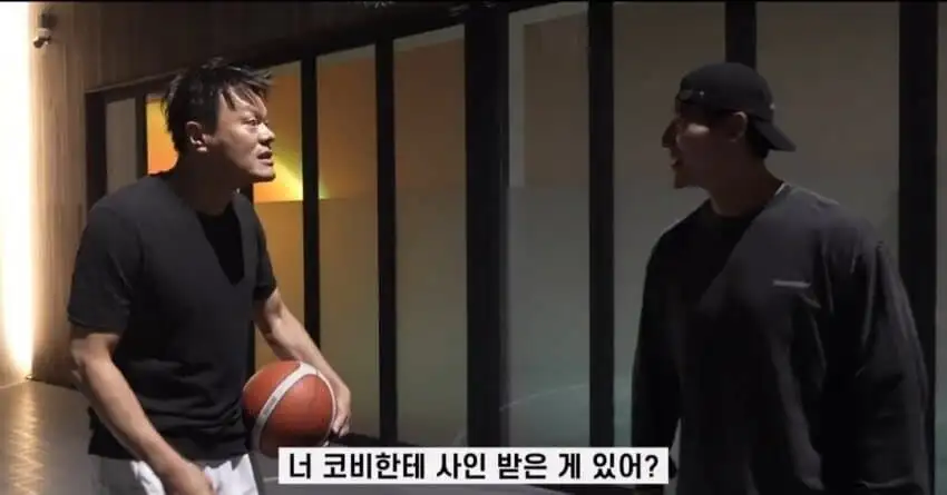 살짝 놀란듯한 JYP | 인스티즈