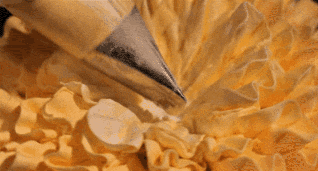 1평짜리 가게에서 시작해서 건물주까지 됐다는 생크림 꽃 케이크.gif | 인스티즈