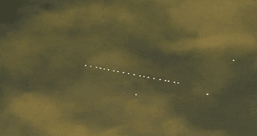 밤하늘을 달리는 우주 열차.gif 🚂=-⭐️ | 인스티즈