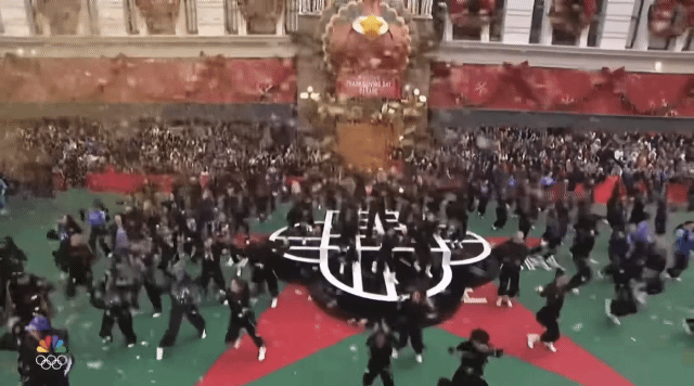 NBC LIVE로 중계된 추수감사제 퍼레이드 케데헌 골든 무대 | 인스티즈