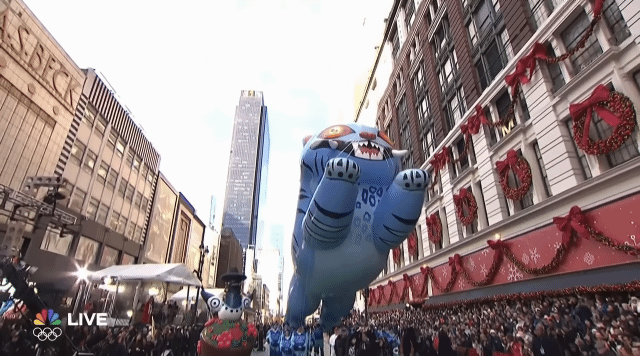 NBC LIVE로 중계된 추수감사제 퍼레이드 케데헌 골든 무대 | 인스티즈