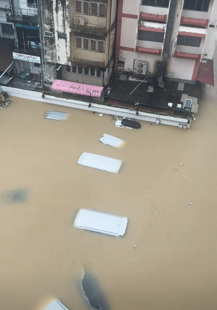 80명 넘게 사망했다는 태국 홍수 | 인스티즈