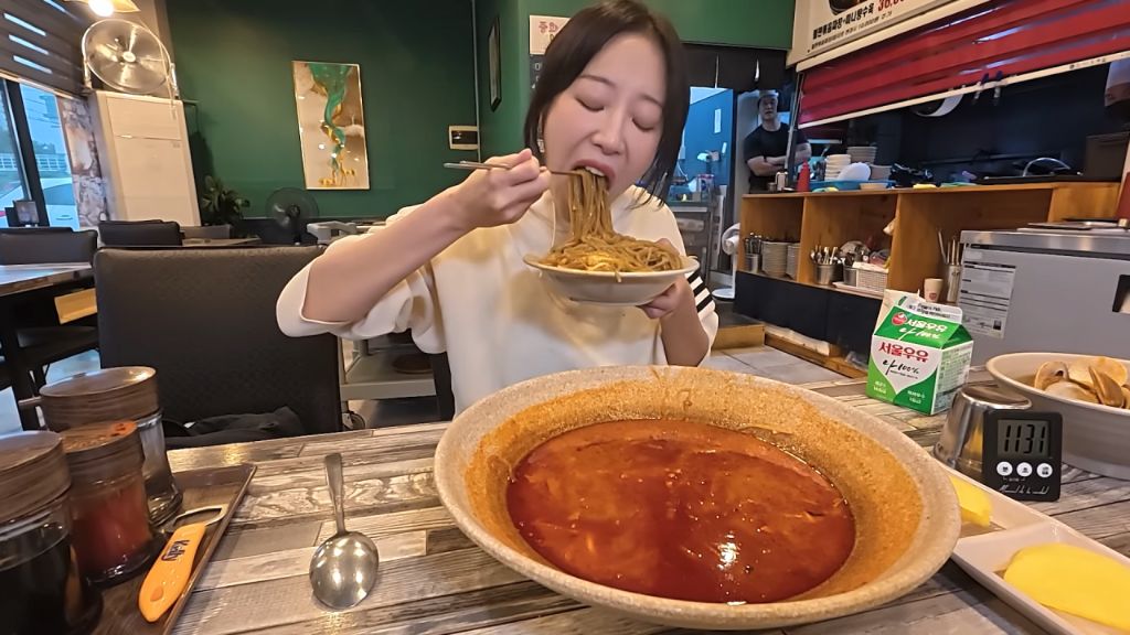 한 명도 성공 못한 매운짬뽕에 도전한 쯔양 | 인스티즈