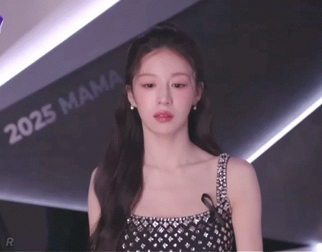 MAMA 시상식 긴장한듯 귀여운 모습 고윤정.gif | 인스티즈