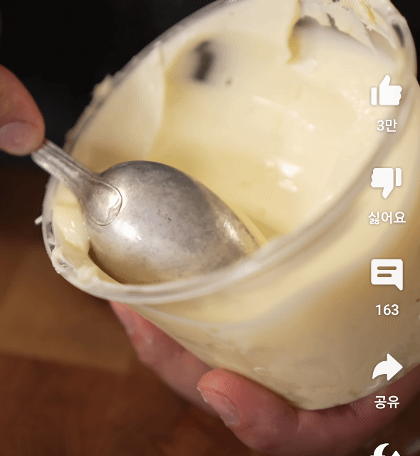 숟가락으로 버터 예쁘게 모양내는거 그냥 보고있으면 기분좋아짐 | 인스티즈