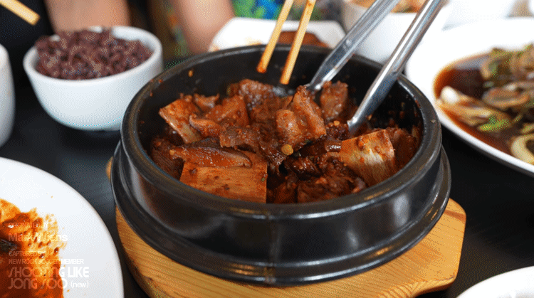 미국 LA, 코리아타운 한식당 소반의 매운 갈비찜과 다양한 한식요리들.gif | 인스티즈