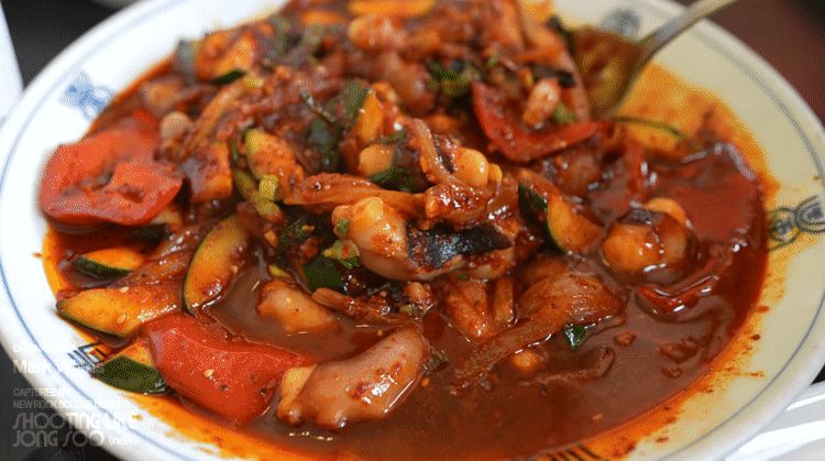 미국 LA, 코리아타운 한식당 소반의 매운 갈비찜과 다양한 한식요리들.gif | 인스티즈