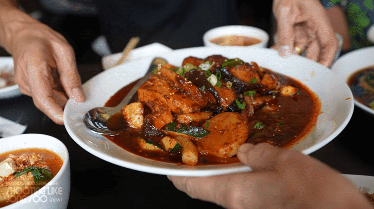 미국 LA, 코리아타운 한식당 소반의 매운 갈비찜과 다양한 한식요리들.gif | 인스티즈