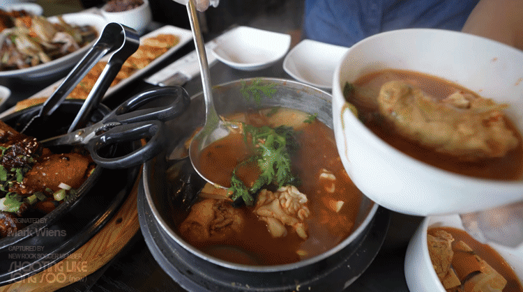 미국 LA, 코리아타운 한식당 소반의 매운 갈비찜과 다양한 한식요리들.gif | 인스티즈