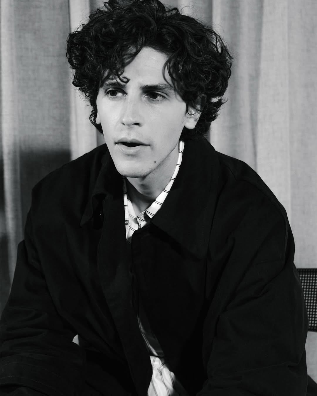 팀버튼이 보고 박수쳤을 상이라는 '웬즈데이' 출연배우 | 인스티즈