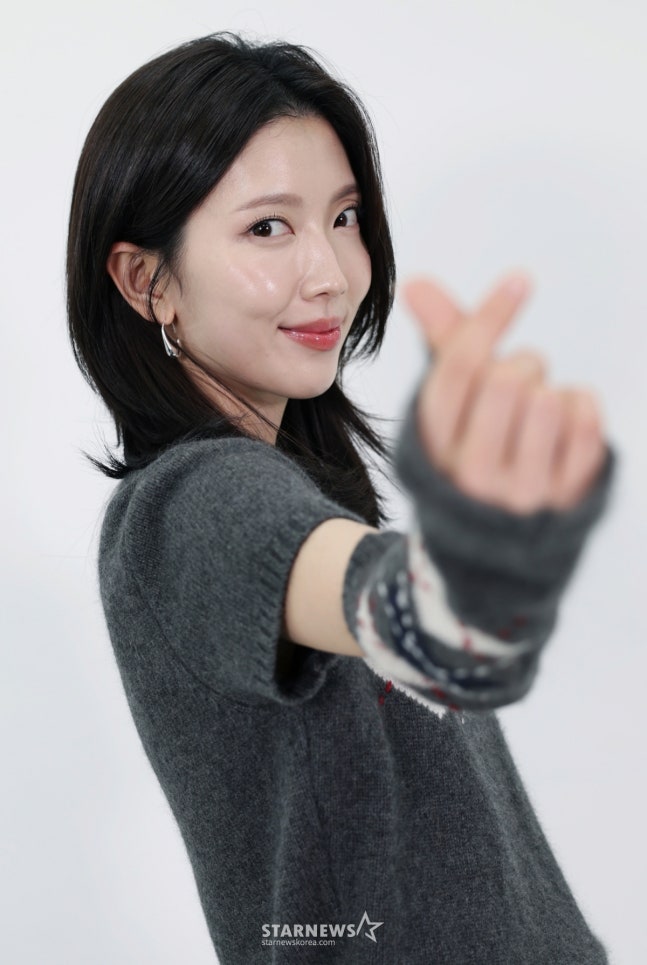 '김 부장 이야기' 하서윤 "소속사 MZ 직원들 관찰, 직장인 존경하게 돼" | 인스티즈