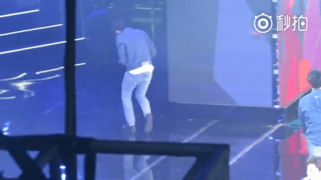 쓰러진 레이 걍 쌩 까는 엑소 멤버들 | 인스티즈