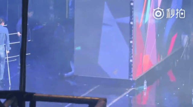 쓰러진 레이 걍 쌩 까는 엑소 멤버들 | 인스티즈