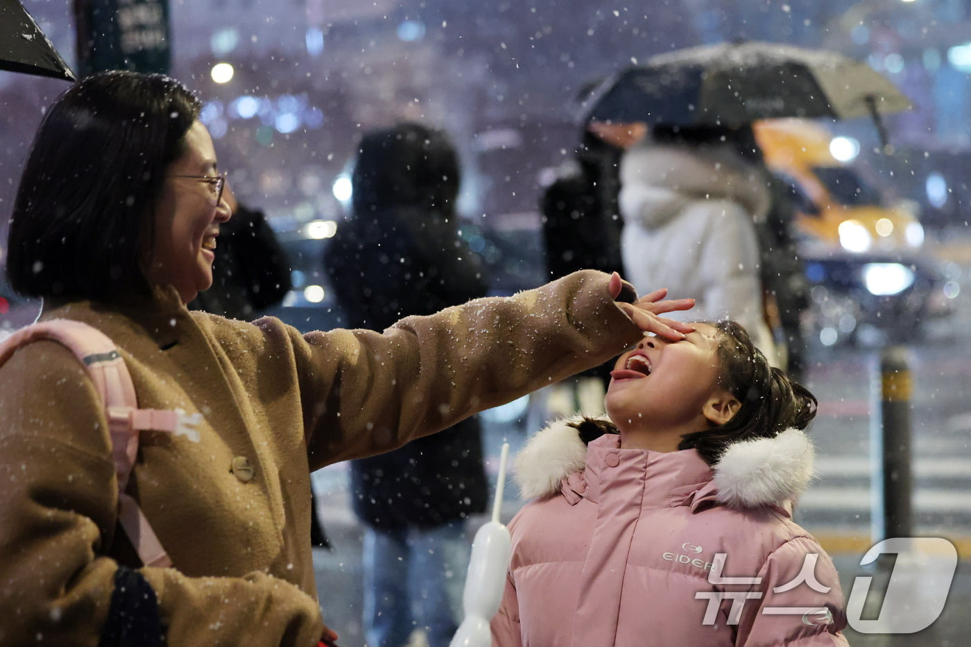 첫눈 먹는 어린이 | 인스티즈