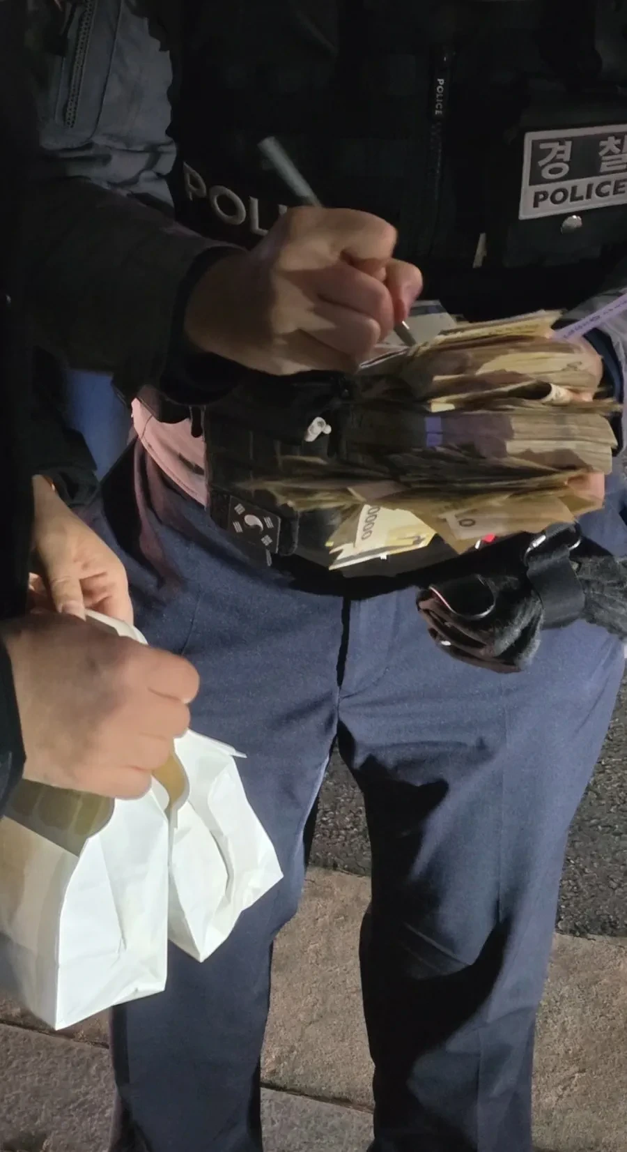 도로변에 떨어진 5만원권들 | 인스티즈