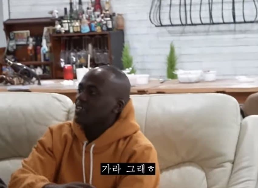 조나단한테 2분안에 되냐고 묻는 박규리 | 인스티즈