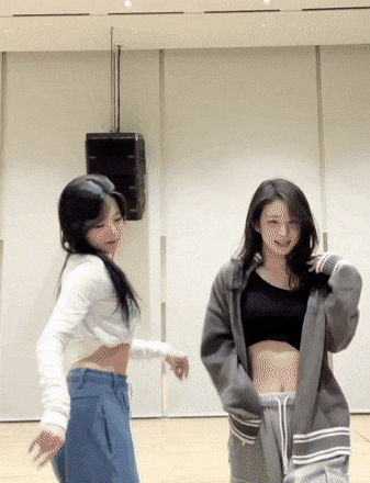 은근 섹시했던 프로미스나인 이채영 츄리닝.gif | 인스티즈