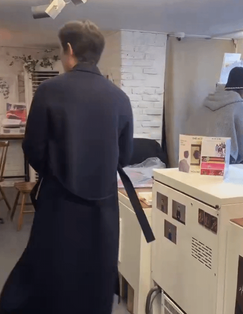 본인 생카에 본인이 오픈런 해놓고 장사 되냐고 묻는 이정재 | 인스티즈