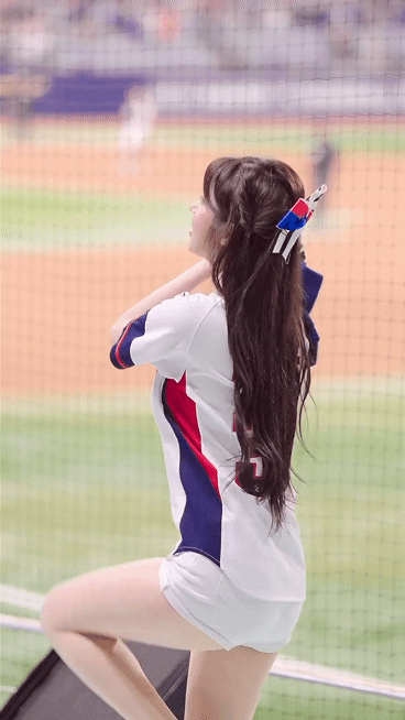 이주은 치어리더한테 매일 빠다 10대씩 맞기 vs 그냥 살기 | 인스티즈