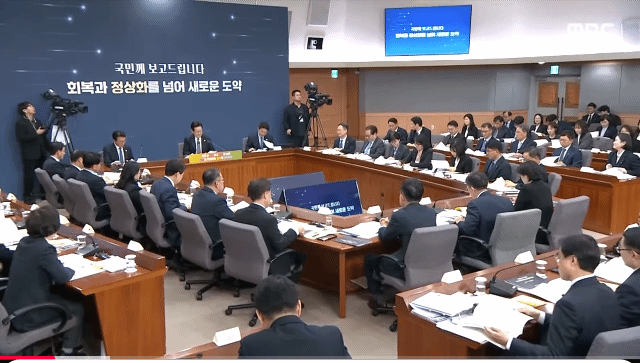 이재명한테 말로 털리고 9년 뒤에 다시 만나게 된 이재명 대통령과 신보라 전 새누리당 의원 | 인스티즈