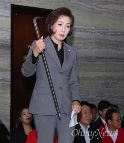 텃세 부리다 충격 과거 털린 5선 의원 나경원.gif | 인스티즈