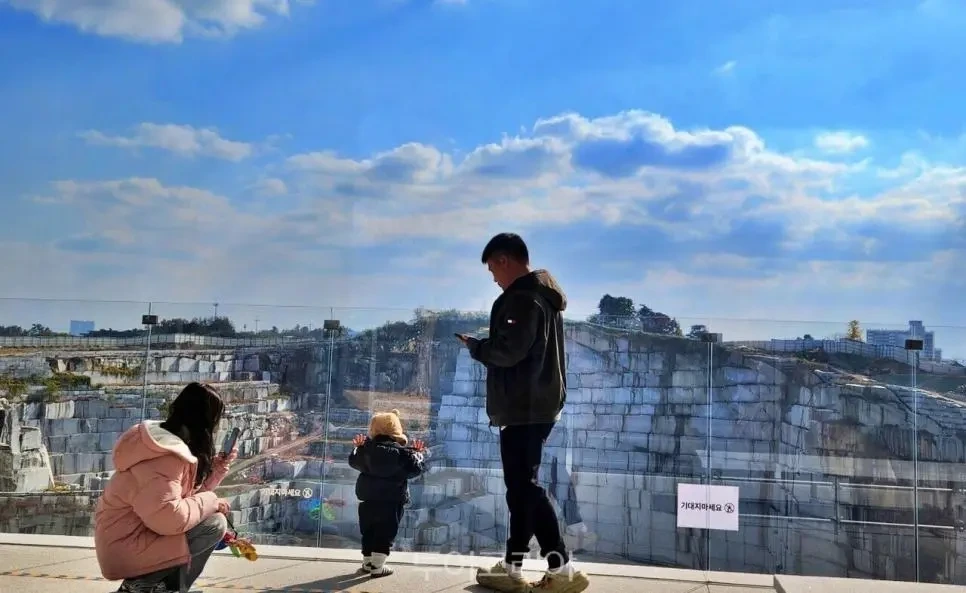 익산 채석장을 재활용한 카페 | 인스티즈