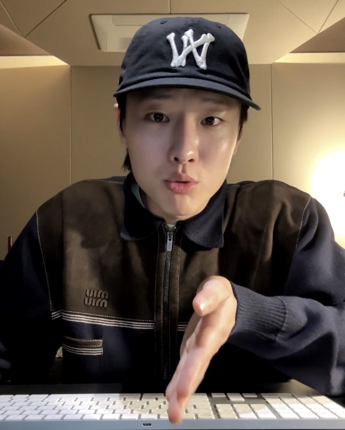 [핑계고] 럭키드로우 선물로 나온 찐빵에 하나같이 눈 돌아간 연예인들.jpg | 인스티즈