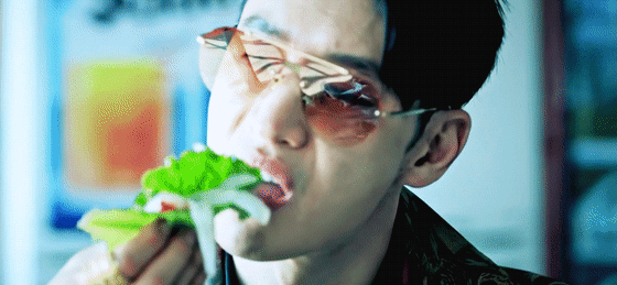 드라마 모범택시 속 이제훈 조선족 부캐 연기.gif | 인스티즈