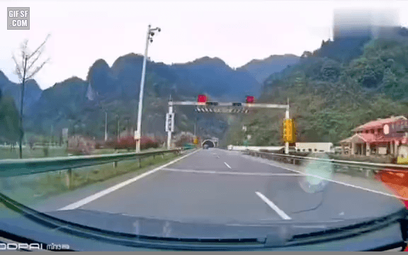 무리한 차선변경이 불러온 사고 | 인스티즈