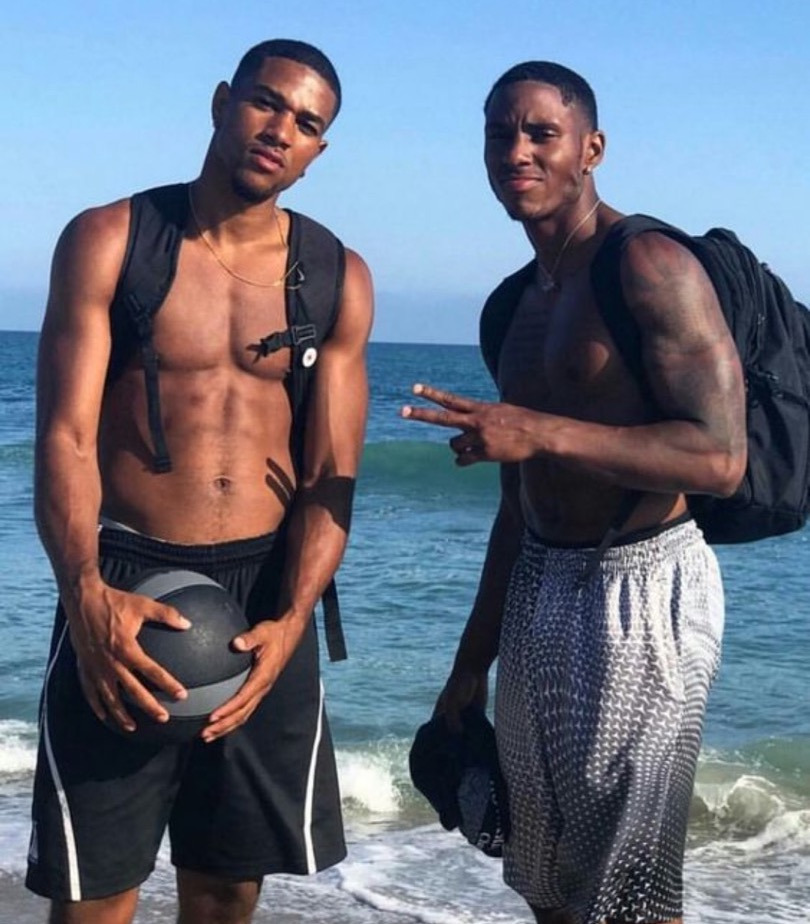 보자마자 함박웃음 짓게 되는 몸 좋은 흑남들 짤털 gif | 인스티즈