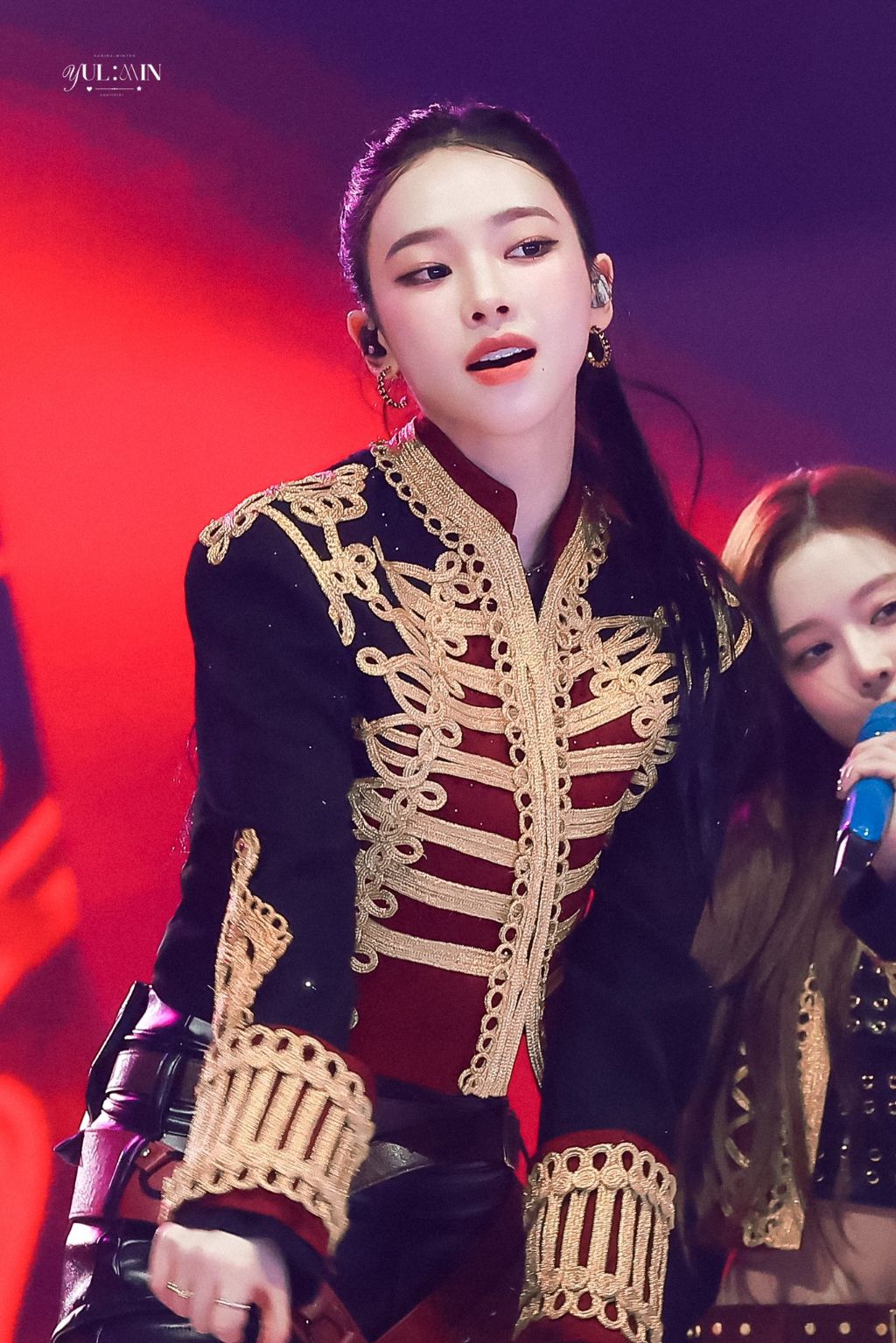 의외로 흔하지 않게 생긴 카리나 얼굴 근황.jpgif | 인스티즈