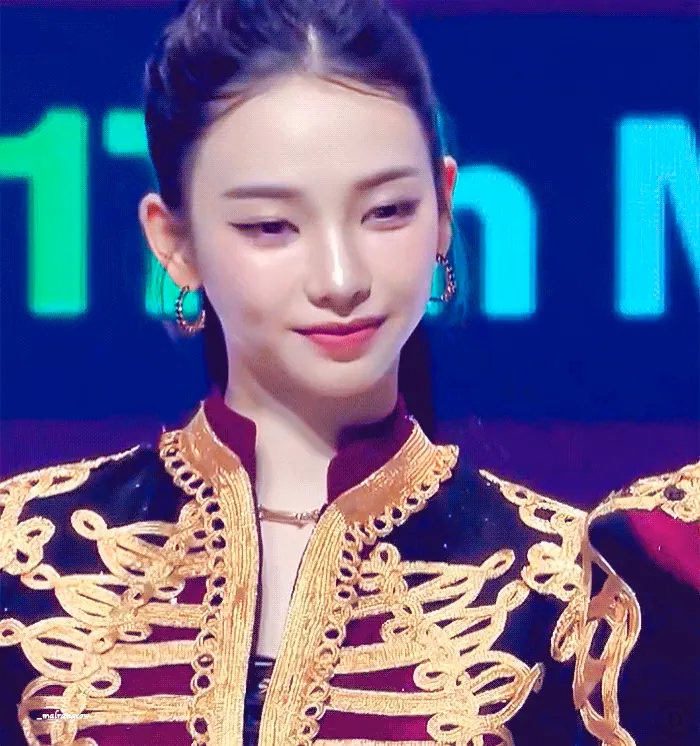 의외로 흔하지 않게 생긴 카리나 얼굴 근황.jpgif | 인스티즈