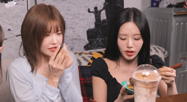 매운 냉면 먹고 손 벌벌 떠는 송하영 | 인스티즈